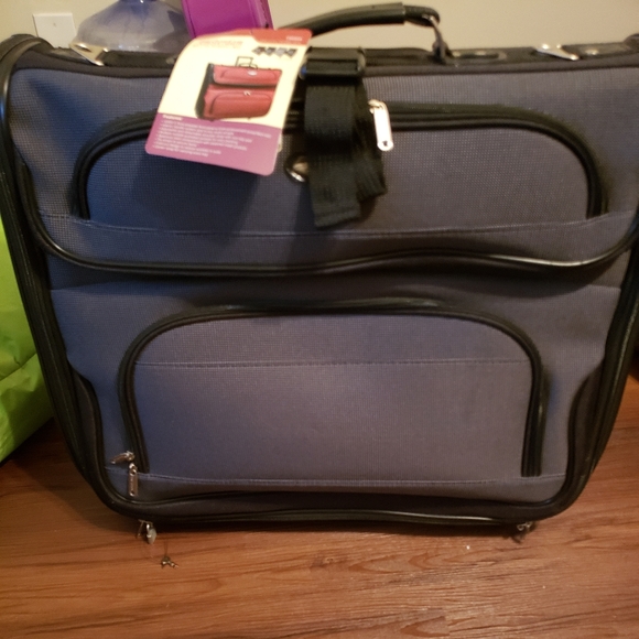 Amsterdam/ Travelers Choice Bags Amsterdam Rolling Garment Bag